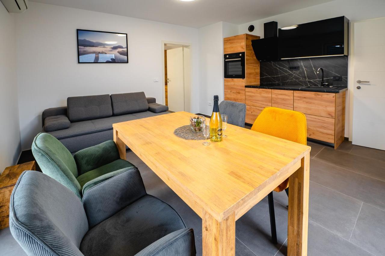 Apartments Luxury Ad Есенице Экстерьер фото