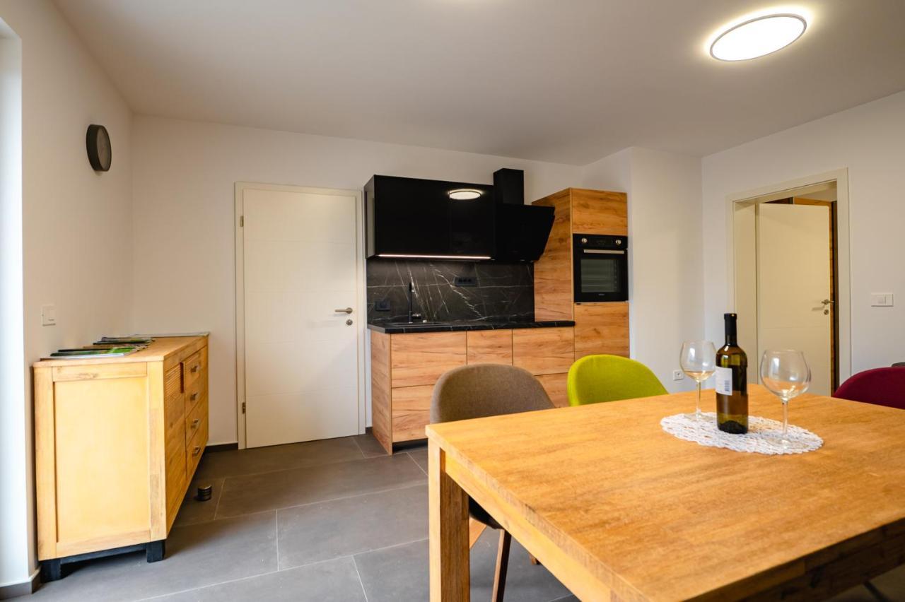 Apartments Luxury Ad Есенице Экстерьер фото